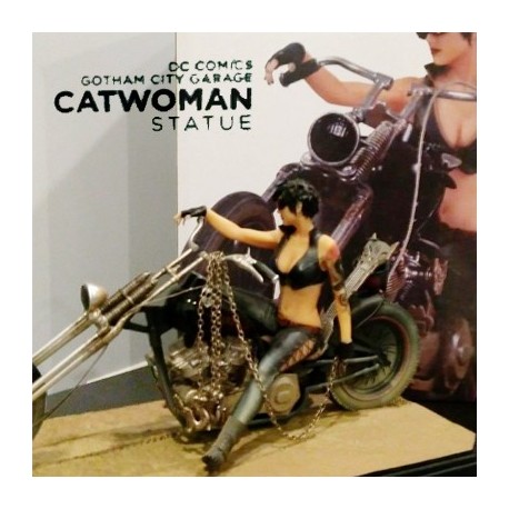 Catwoman Limited Edition statue - Gotham City Garage version