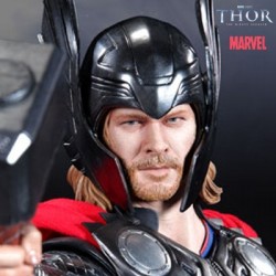 Thor (Premium Format™ Figure)